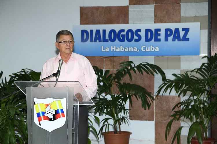 Rodrigo Granda, guerrilheiro da Farc, durante a leitura do comunicado oficial da guerrilha à imprensa