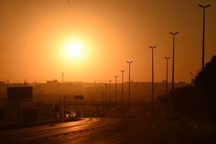 O sinal é de alerta para os brasilienses, que vão enfrentar frio nas madrugadas e muito calor e secura durante o dia