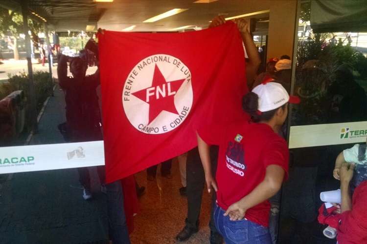 Manifestantes ocupam o prédio da Terracap