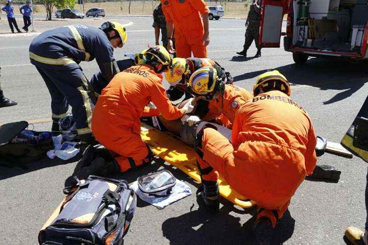 O motorista da moto teve um dos pés parcialmente amputado