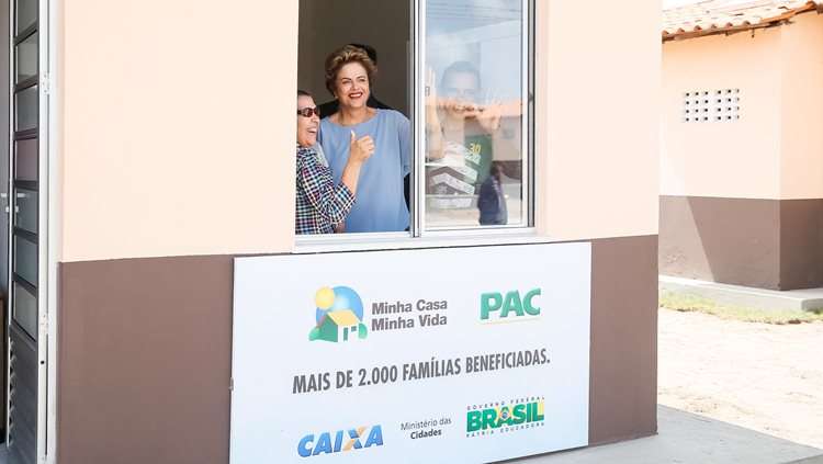 Dilma durante cerimônia de entrega de casas do programa Minha Casa, Minha Vida em São Luís (MA)