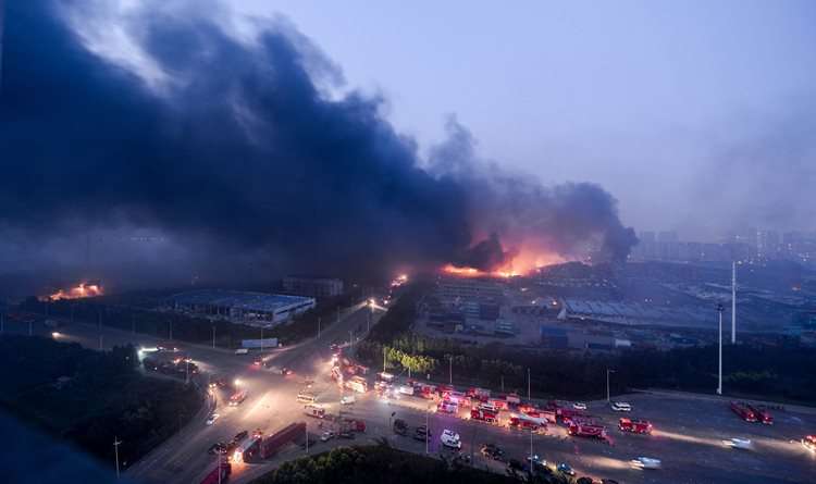 12 bombeiros morreram na tentativa de controlar as explosões