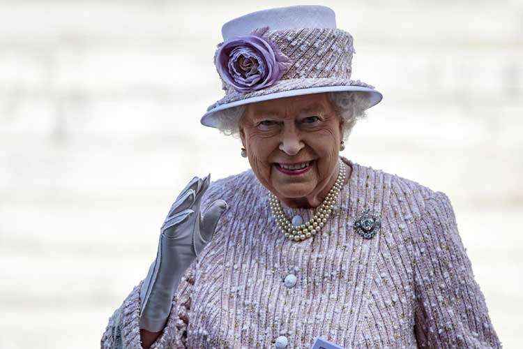 A Rainha Elizabeth II assistiu a uma celebração matutina da igreja de St. Martin-in-the-Fields, próxima à emblemática Praça Trafalgar