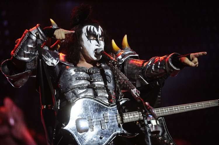 Gene personificado durante show do Kiss