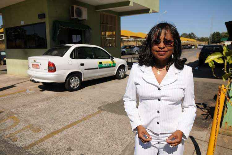 Maria do Bonfim Pereira de Santana, presidenta do Sinpetaxi, no antigo ponto de apoio