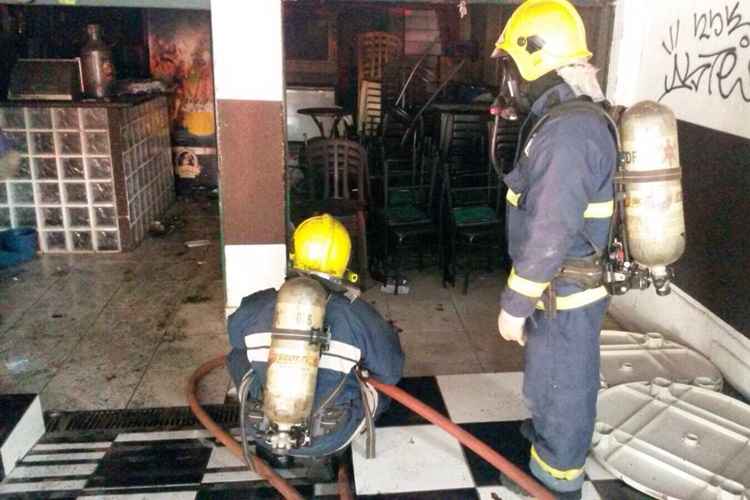 Incêndio em comércio no Jardim Botânico