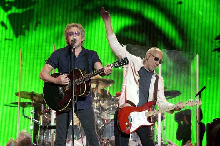 O cantor Roger Daltrey se contaminou com um vírus de natureza desconhecida