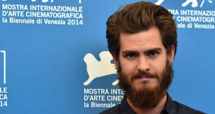 Andrew Garfield sugeriu que Peter Parker pudesse explorar a sexualidade outras maneiras nos próximos filmes do Homem-Aranha