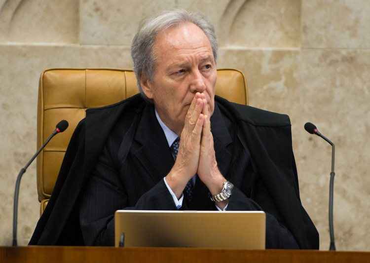 Ministro Lewandowski durante julgamento do financiamento privado nas eleições