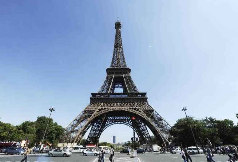 Símbolo da capital francesa, a Torre Eiffel é o monumento pago mais visitado do mundo, com mais de sete milhões de visitantes em 2014