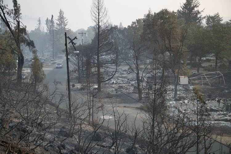 O incêndio, chamado Rough Fire, no centro da Califórnia, perto de Fresno, devastou aproximadamente 600 km2 de terreno, seis vezes o tamanho de Paris