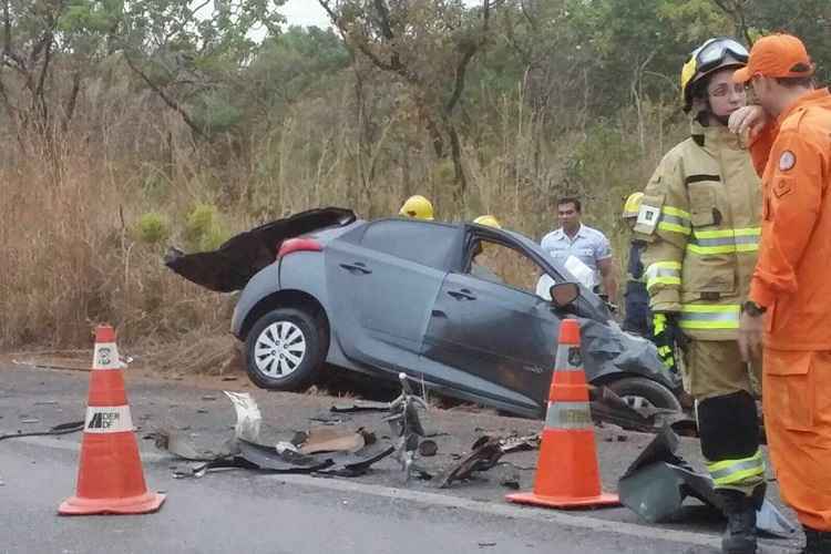 Carro se envolveu em acidente com ônibus e oito ficaram feridos