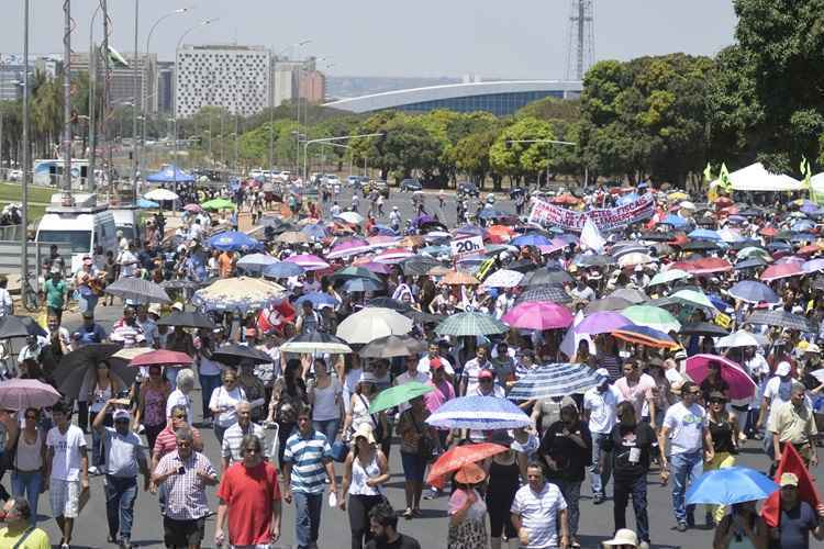 Caminhada até a Câmara Legislativa do DF