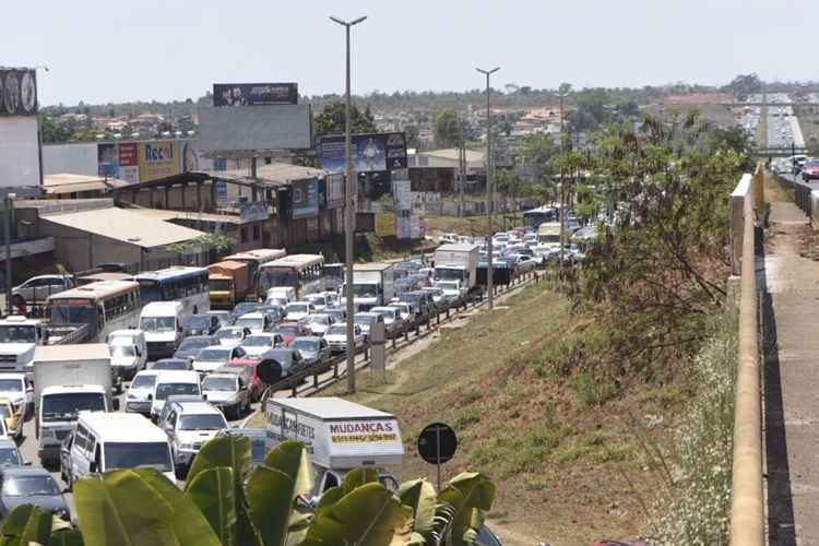 Principal ponto de retenção foi no viaduto Israel Pinheiro