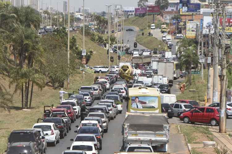 Motoristas ficaram presos no trânsito por mais de uma hora