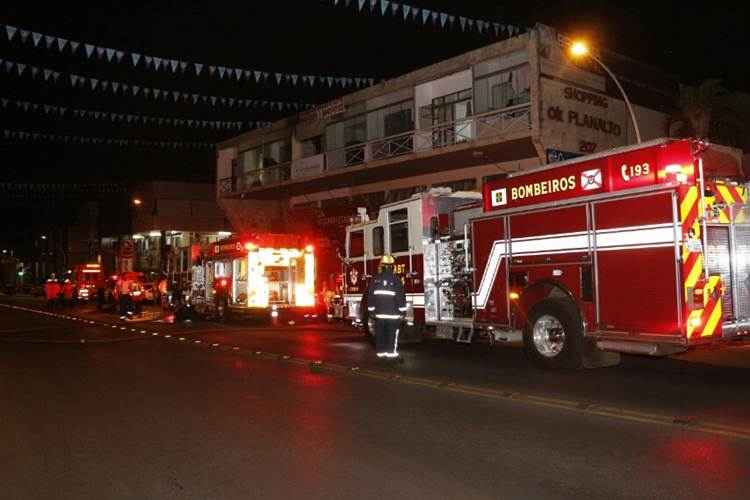 O fogo destruiu cerca de 60% dos dois cômodos da residência