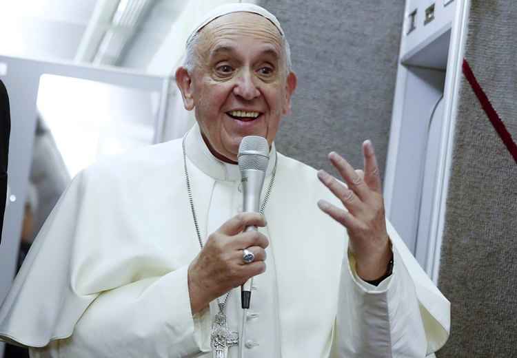 Papa Francisco em pronunciamento a bordo de seu avião