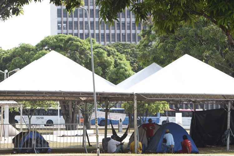 Parte dos manifestantes deixaram a Praça do Buriti