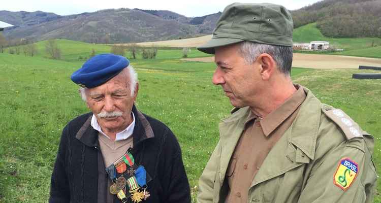 João Baroni (D) e Alberto Arioli, soldado que combateu na Itália