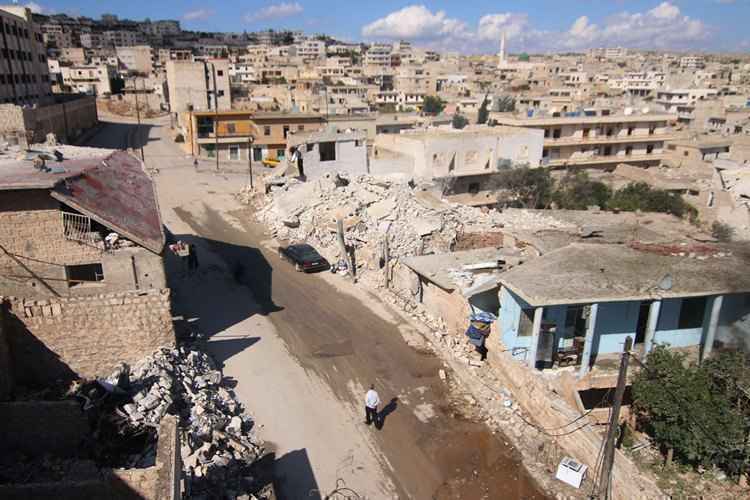 Cidade de Aleppo destruída após bombardeios da coalizão russo-síria nessa quinta-feira (8/10)