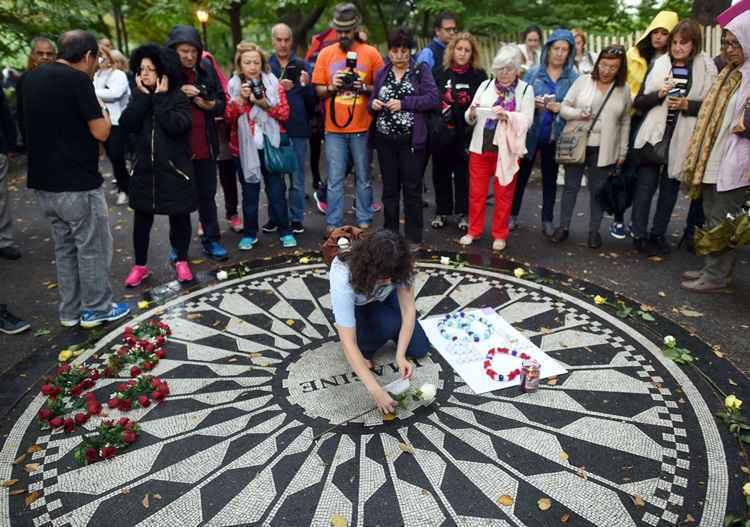 John Lennon foi assassinado diante de seu prédio, perto do parque nova-iorquino, em 8 de dezembro de 1980