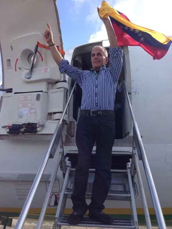 Ex-governador durante desembarque na Venezuela