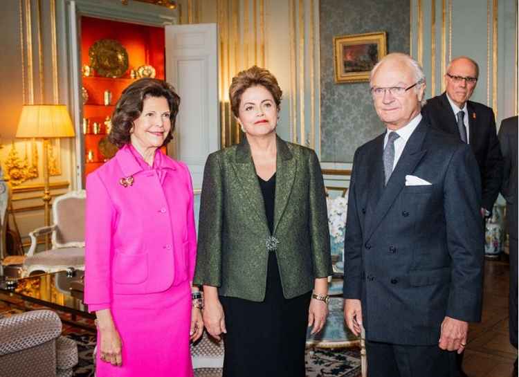 Dilma com o rei da Suécia, Carl Gustaf e a rainha Silvia, no Palácio Real em Estocolmo