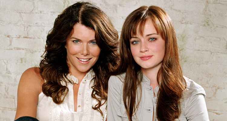 Lauren Graham e Alexis Bledel na série Gilmore Girls