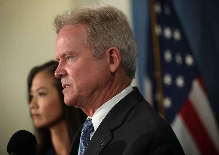 Webb deixa corrida democrata à Casa Branca, mas pode se tornar independente