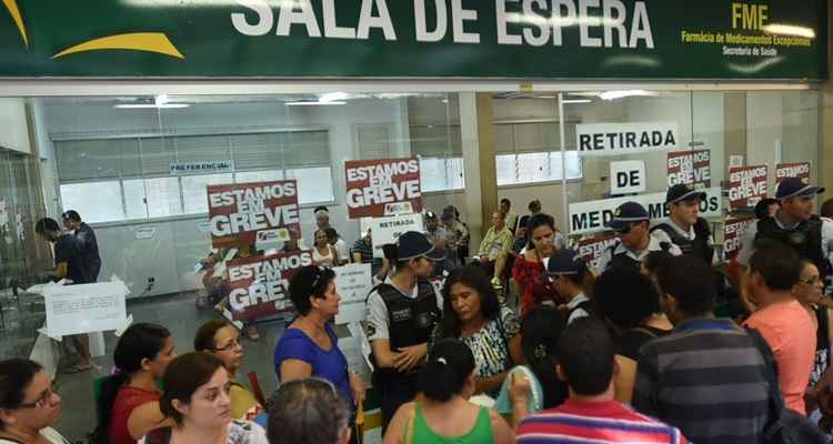 Os próprios pacientes que chamaram a polícia. Atendimentos estão sendo limitados a 100 senhas diárias