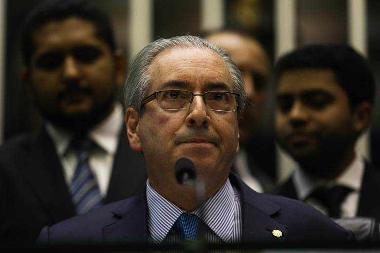 O texto proposto pelo deputado Eduardo Cunha e aprovado hoje  transforma em crime contra a vida o anúncio de meios, substância, processo ou objetos abortivos