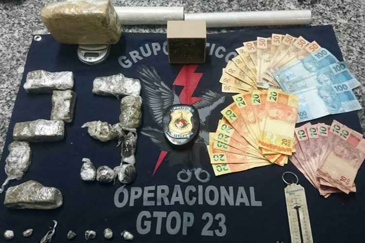 Drogas e dinheiro apreendidos pela Polícia Militar