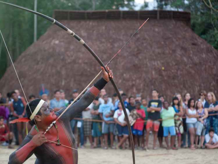 Disputa de arco e flecha é um dos esportes