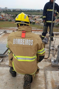 Bombeiros tentaram reanimar a vítima, mas ela não resistiu