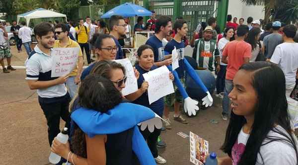 Abraços de graça para candidatos ao Enem na Asa Norte