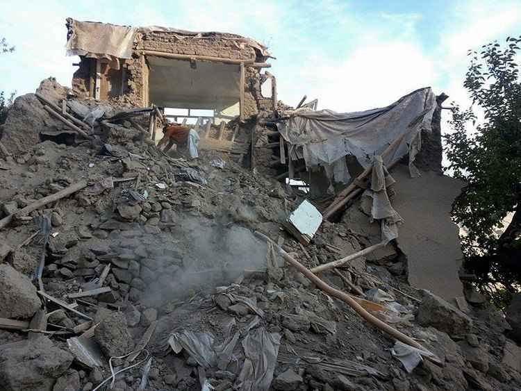 Terremoto destruiu tudo por onde passou, como essa vila em Panjshir