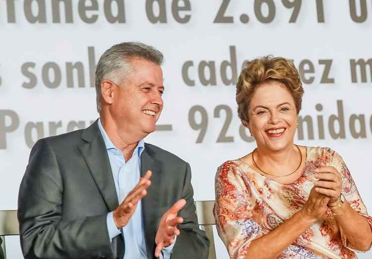 Governador do DF, Rodrigo Rollemberg e presidente Dilma durante entrega de casas do programa Minha Casa Minha Vida