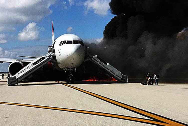 O piloto relatou um vazamento de combustível antes de o avião pegar fogo