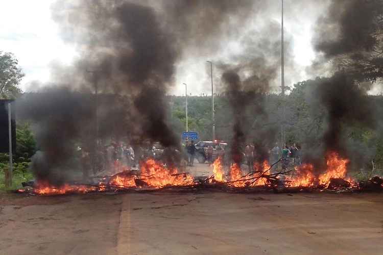 Grupo reclama da falta de luz no local