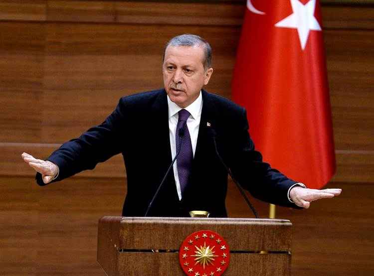 Erdogan, de 61 anos, tenta uma reforma da Constituição e o estabelecimento de um sistema que transferiria a maior parte do poder executivo do primeiro-ministro ao chefe o Estado