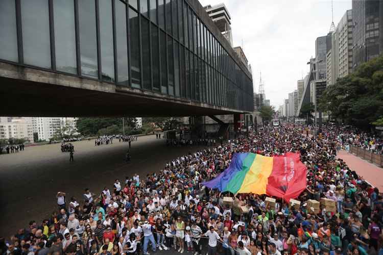 A 19ª Parada do Orgulho LGBT de São Paulo reuniu cerca de 20 mil pessoas