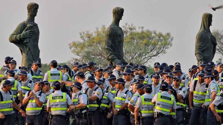 Controlar os atritos constantes entre as polícias Militar e Civil será uma das principais missões do futuro integrante do primeiro escalão. Aliados defendem a indicação de um nome ligado ao PSB nacional