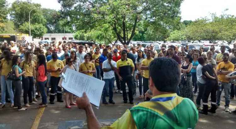 Assembleia dos funcionários do Departamento de Trânsito (Detran) na sede da autarquia: 3,7 mil retomam o serviço após 14 dias parados