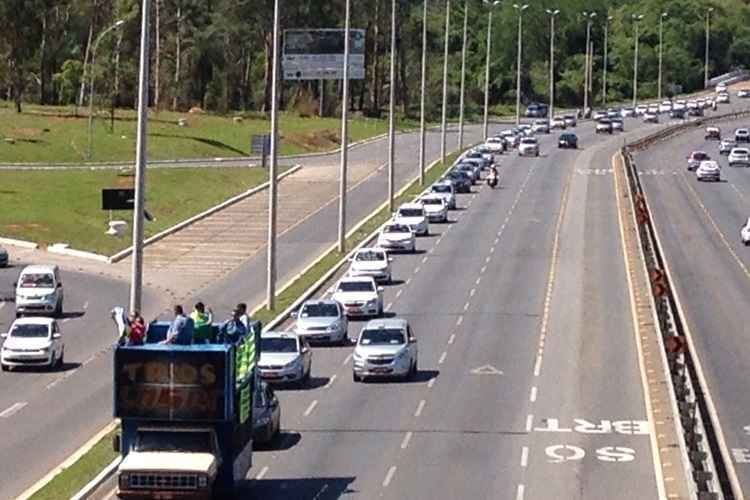 Carreata chegou ao Eixão e segue para o Congresso Nacional