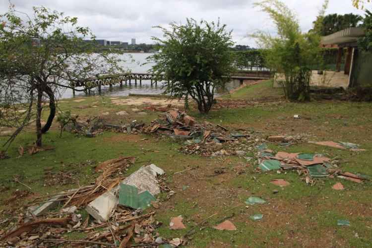 Situação da orla após desocupação