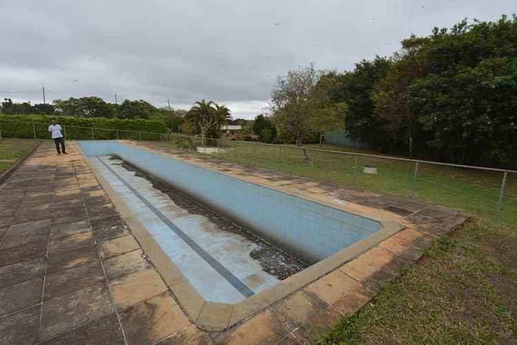 Piscina encontrada em área pública