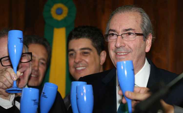 Cunha brinda com a frente parlamentar de produtores de vinhos e espumantes: momento de descontração