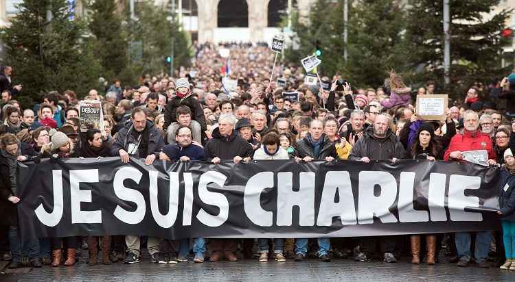 Manifestantes em Lille, três dias após o atentado