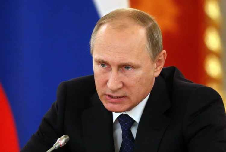 O presidente russo Vladimir Putin expressou suas condolências e solidariedade ao presidente e a todo o povo francês