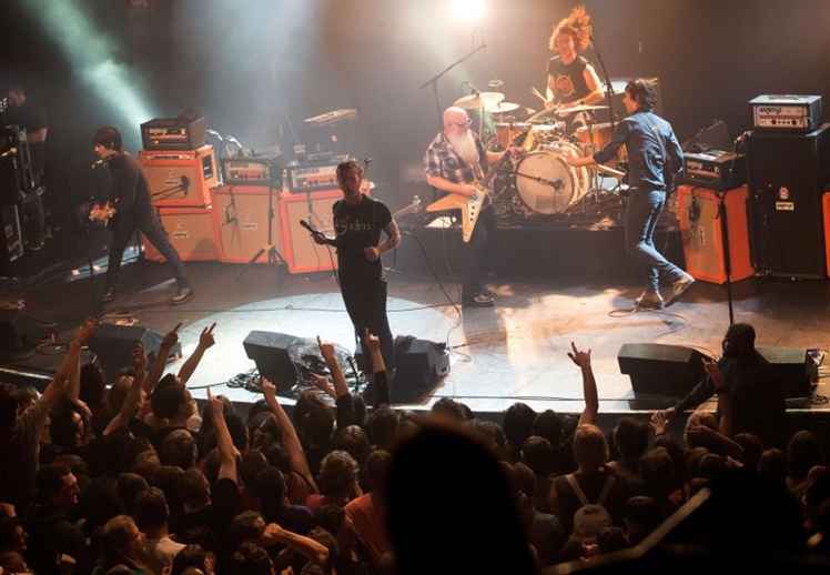 O grupo de rock Eagles of Death Metal se apresentava no local